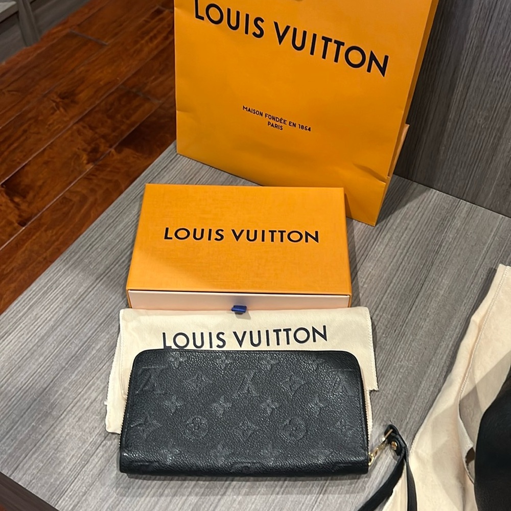 LV Zippy wallet black